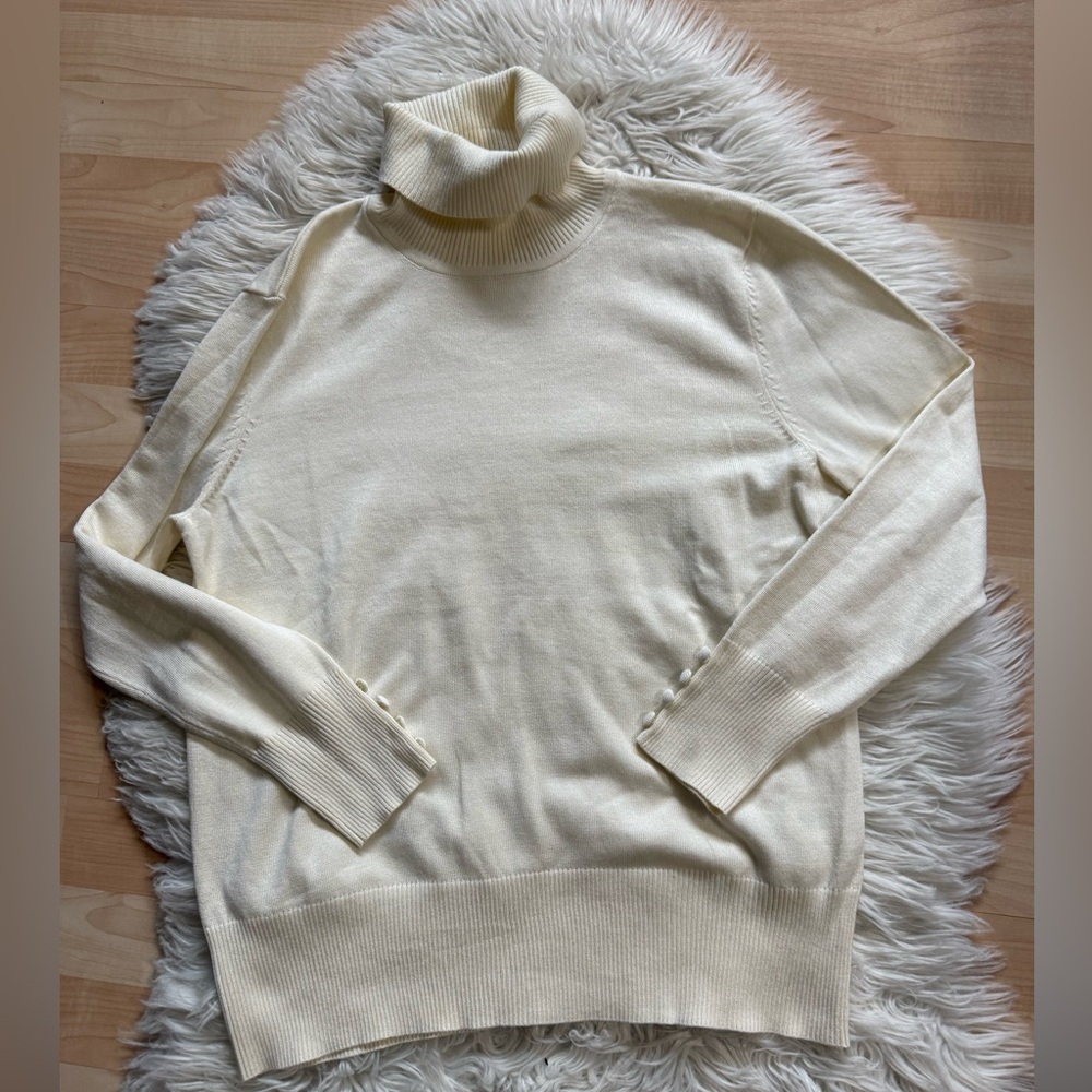 Retrelogy Cream Turtleneck Sweater Large